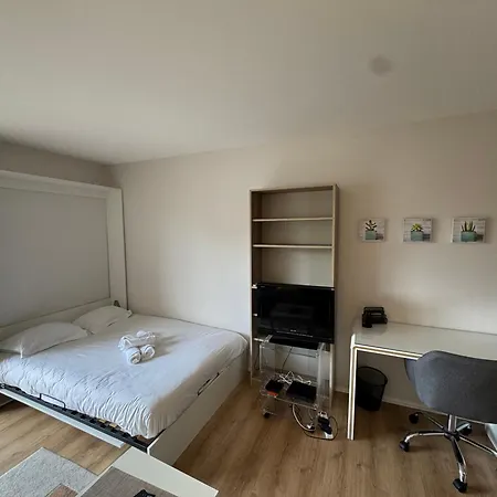 Lumineux Avec Balcon Апартаменты *